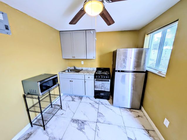 2534 NW 73rd Ave, Sunrise, FL 33313