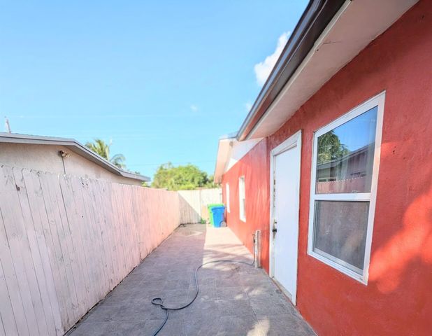 2534 NW 73rd Ave, Sunrise, FL 33313