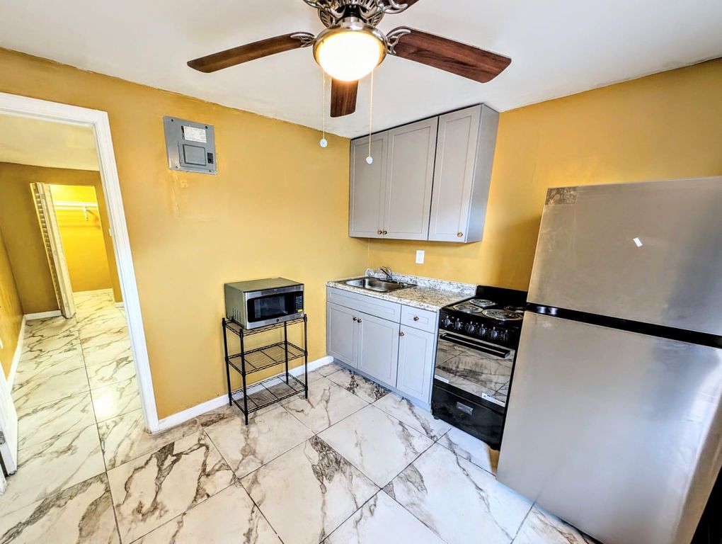 2534 NW 73rd Ave, Sunrise, FL 33313