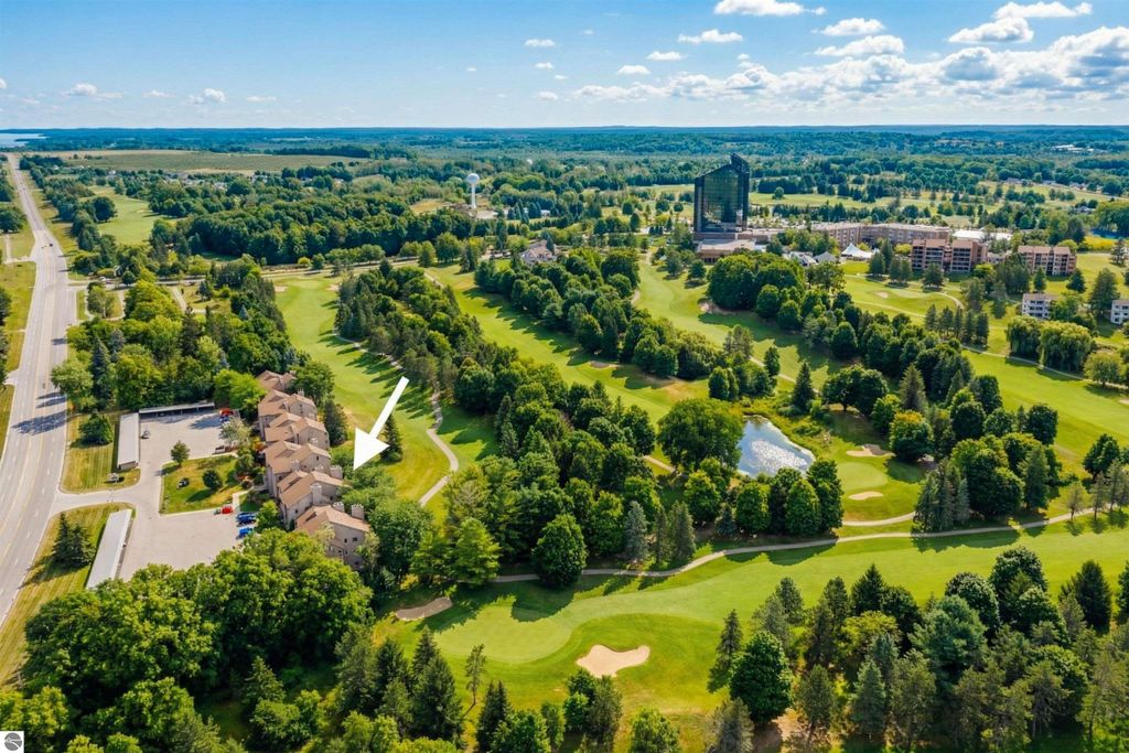 Image 5 of property listing at 5558 Golfview Court, Williamsburg, MI 49690