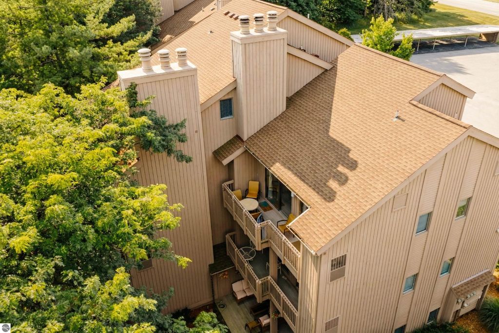 Image 7 of property listing at 5558 Golfview Court, Williamsburg, MI 49690