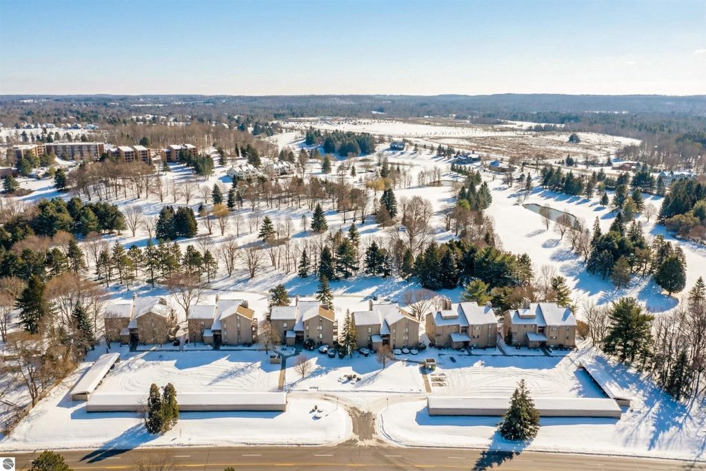 Image 8 of property listing at 5558 Golfview Court, Williamsburg, MI 49690