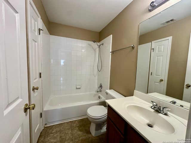 13722 Riverbank Pass, Helotes, TX 78023