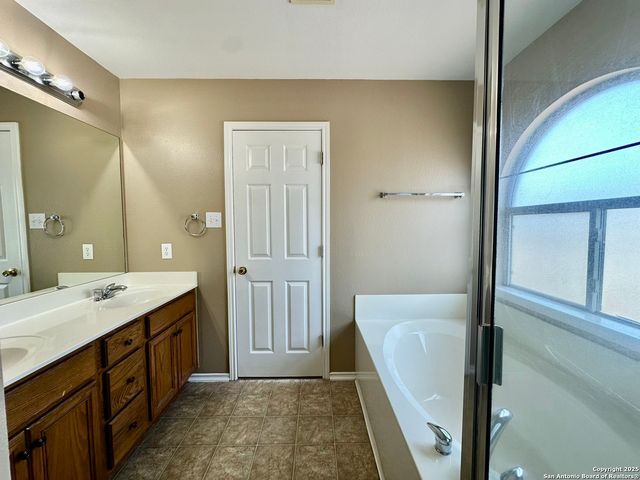 13722 Riverbank Pass, Helotes, TX 78023