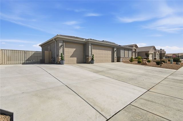 4686 E Old West Road, Kingman, AZ 86401