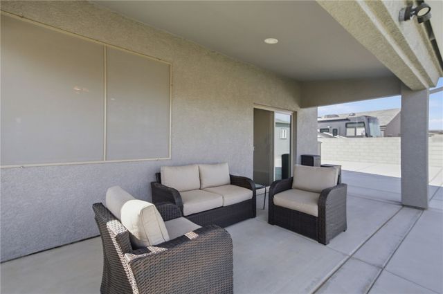 4686 E Old West Road, Kingman, AZ 86401