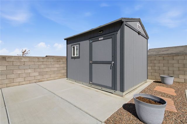 4686 E Old West Road, Kingman, AZ 86401