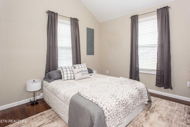 221 Kaysprings Circle, Jacksboro, TN 37757