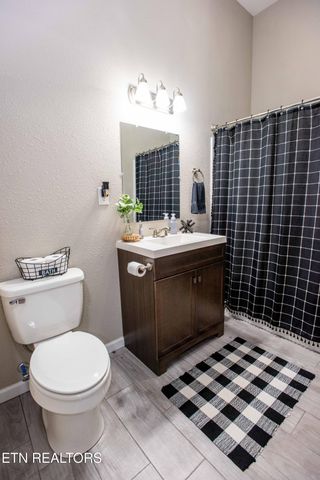 221 Kaysprings Circle, Jacksboro, TN 37757