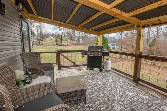 221 Kaysprings Circle, Jacksboro, TN 37757