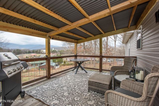 221 Kaysprings Circle, Jacksboro, TN 37757
