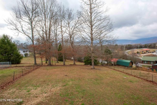 221 Kaysprings Circle, Jacksboro, TN 37757