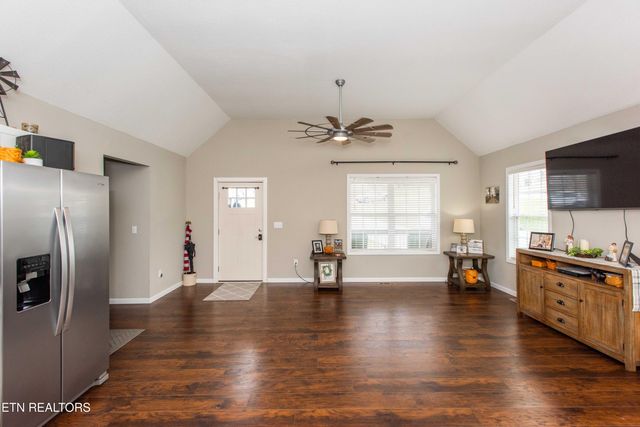 221 Kaysprings Circle, Jacksboro, TN 37757