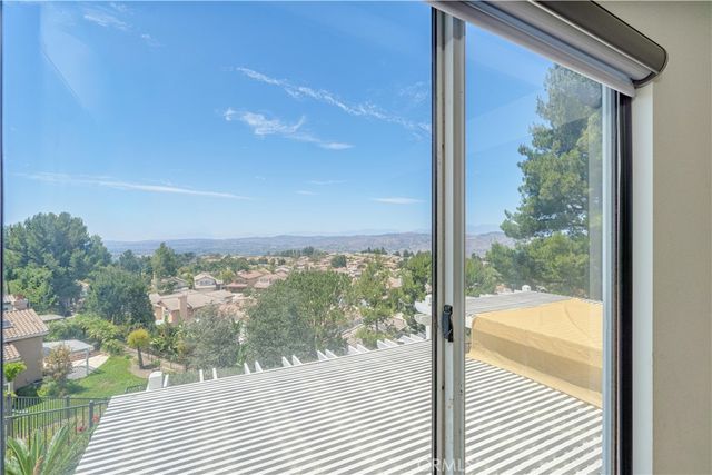 1011 S Mountcrest Court, Anaheim, CA 92808