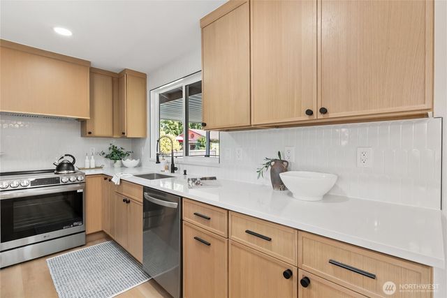 9548 3rd Avenue NW, Seattle, WA 98117