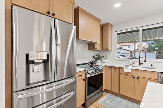 9548 3rd Avenue NW, Seattle, WA 98117