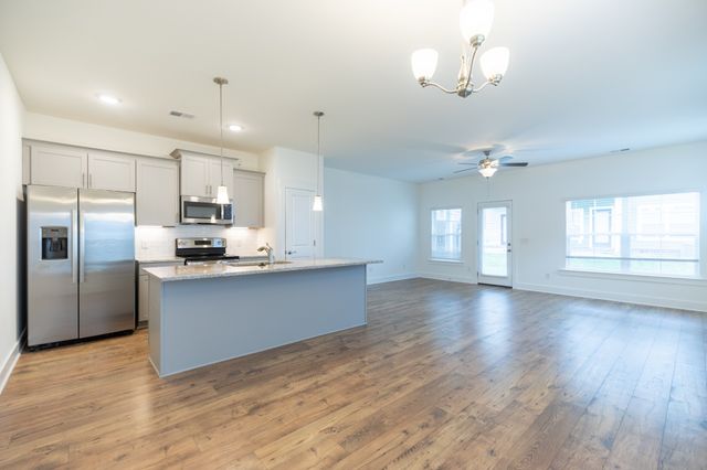 1050 Sweetleaf Dr, Franklin, TN 37064