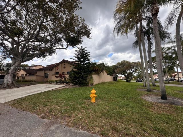 6633 NW 178th Ter, Hialeah, FL 33015