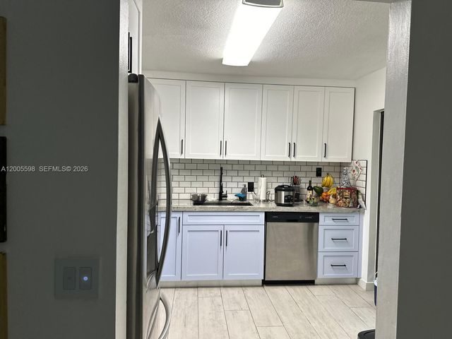 6633 NW 178th Ter, Hialeah, FL 33015
