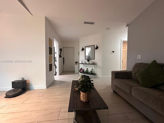 6633 NW 178th Ter, Hialeah, FL 33015