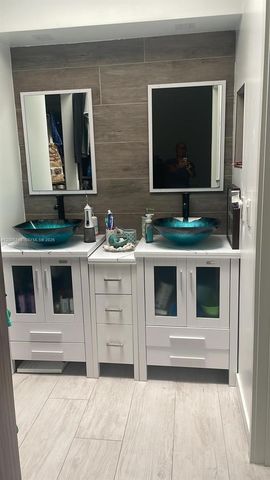 6633 NW 178th Ter, Hialeah, FL 33015