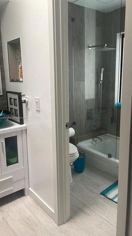 6633 NW 178th Ter, Hialeah, FL 33015