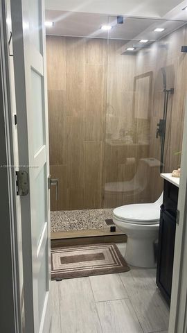 6633 NW 178th Ter, Hialeah, FL 33015