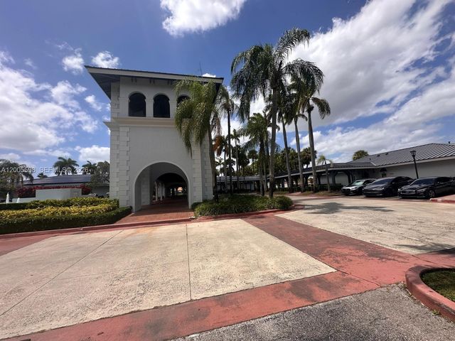 6633 NW 178th Ter, Hialeah, FL 33015