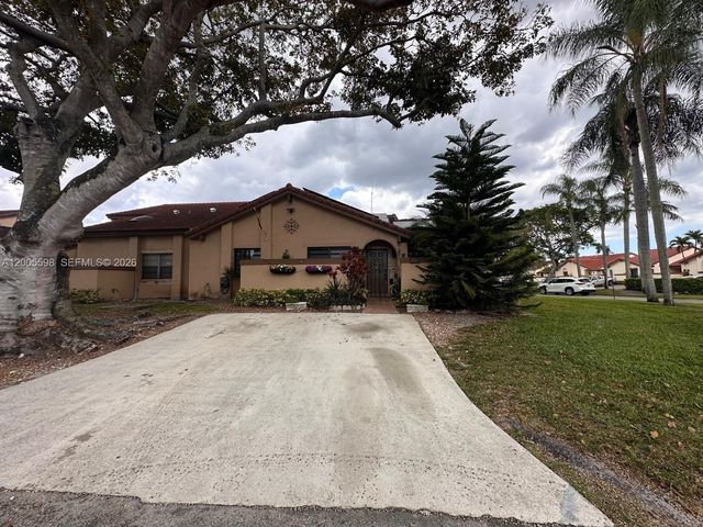 6633 NW 178th Ter, Hialeah, FL 33015