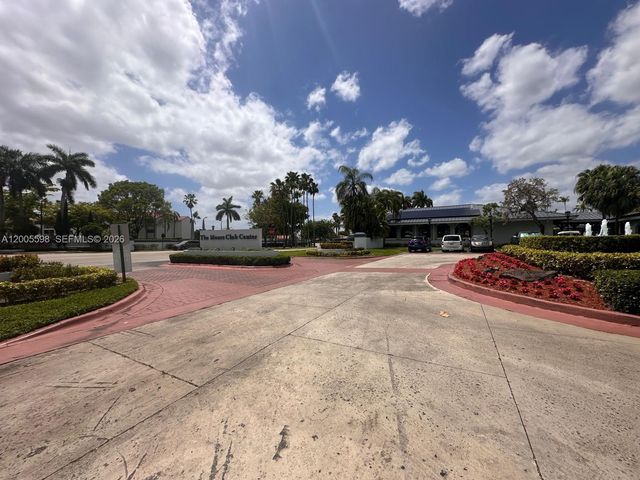 6633 NW 178th Ter, Hialeah, FL 33015