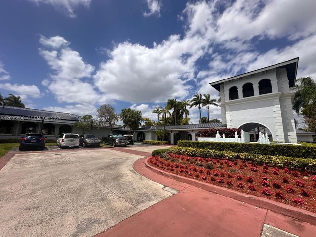 6633 NW 178th Ter, Hialeah, FL 33015