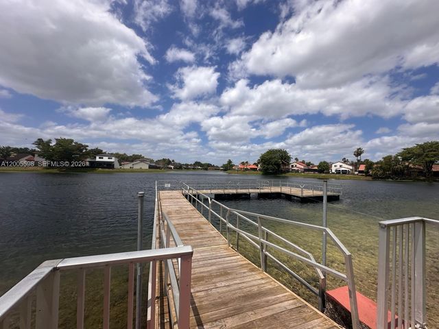 6633 NW 178th Ter, Hialeah, FL 33015