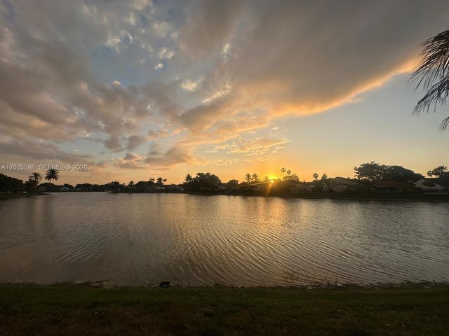 6633 NW 178th Ter, Hialeah, FL 33015