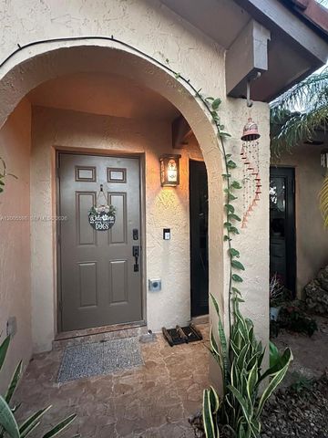 6633 NW 178th Ter, Hialeah, FL 33015