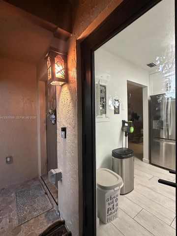 6633 NW 178th Ter, Hialeah, FL 33015