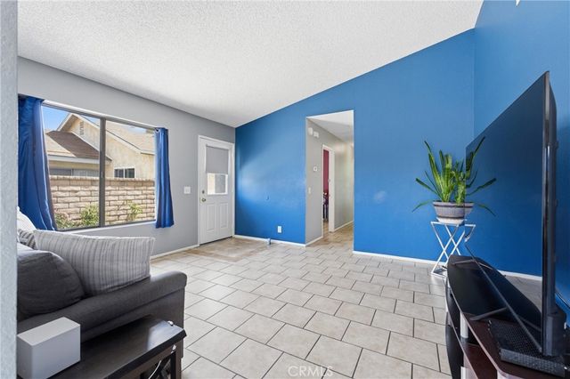 37137 26th Street E, Palmdale, CA 93550