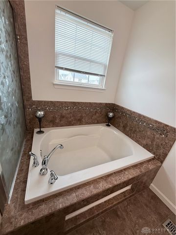 8127 Bushclover Drive, Tipp City, OH 45371