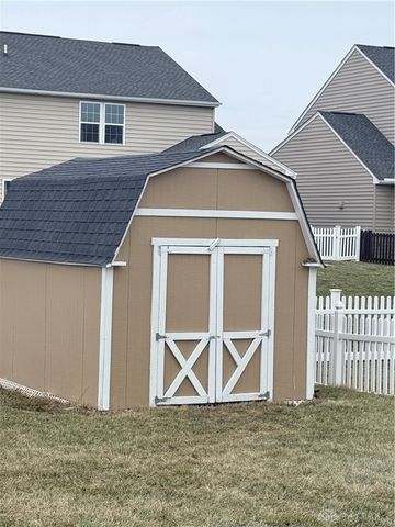 8127 Bushclover Drive, Tipp City, OH 45371