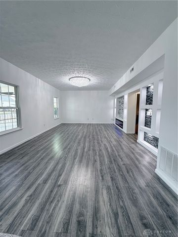 8127 Bushclover Drive, Tipp City, OH 45371