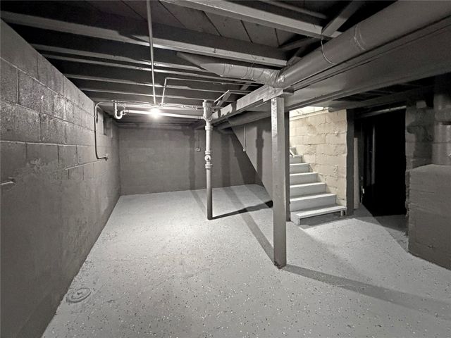 2520 E 38th Street, Des Moines, IA 50317