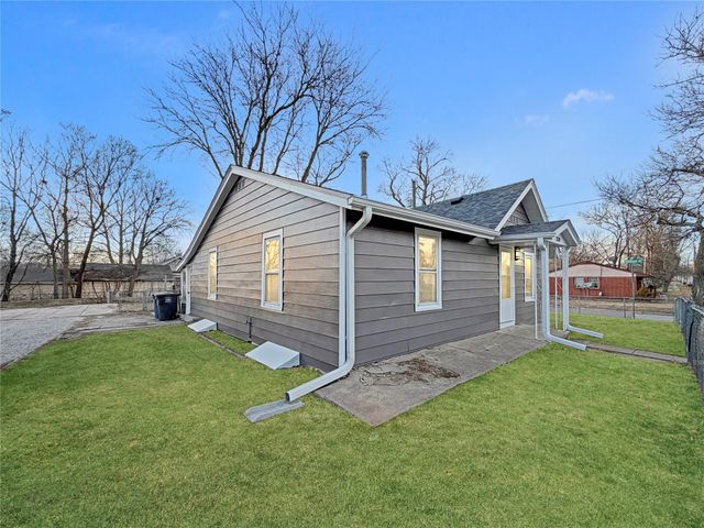 2520 E 38th Street, Des Moines, IA 50317