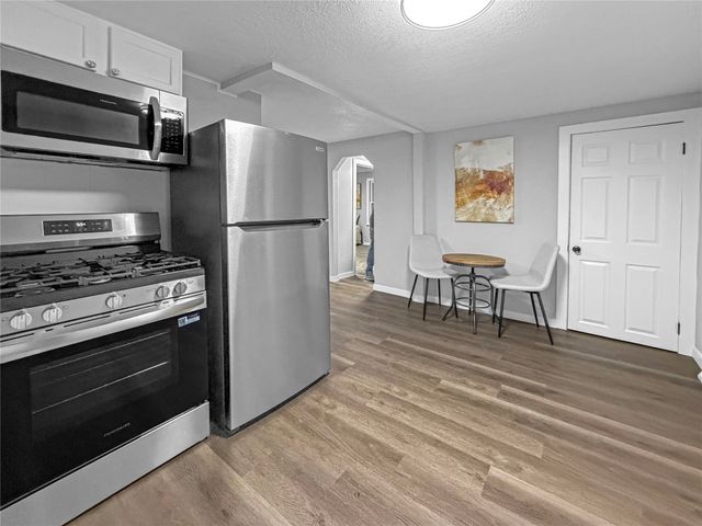 2520 E 38th Street, Des Moines, IA 50317