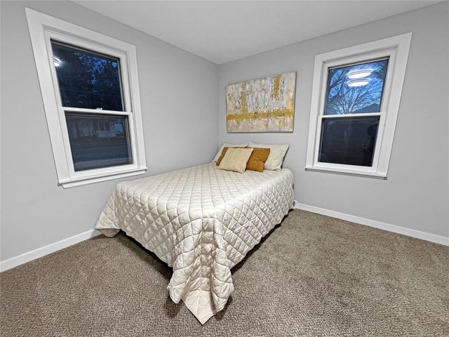 2520 E 38th Street, Des Moines, IA 50317