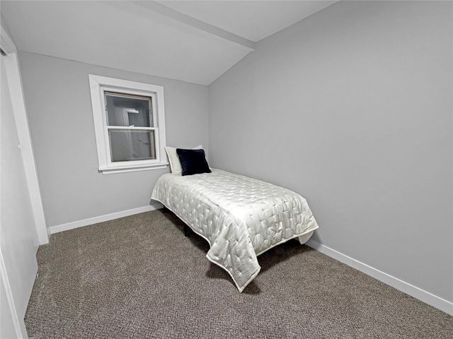 2520 E 38th Street, Des Moines, IA 50317