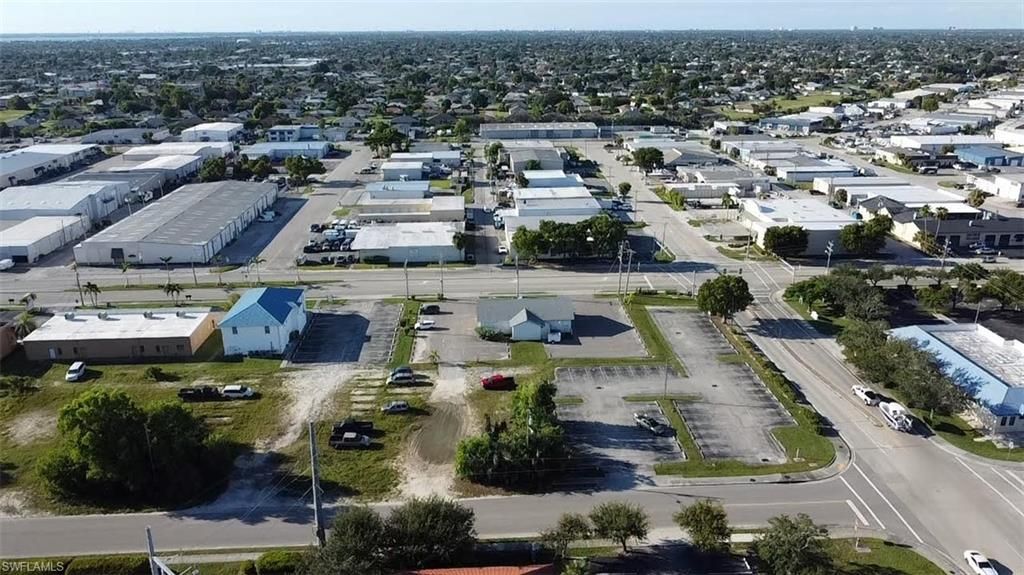 1318 SE 8th TER, CAPE CORAL, FL 33990 — photo 2