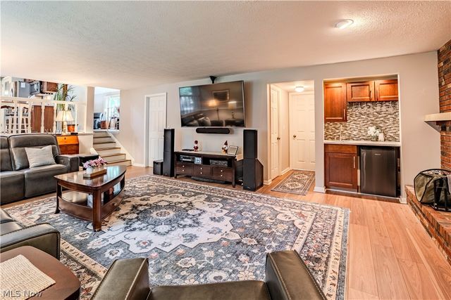 27563 Hemlock Drive, Westlake, OH 44145