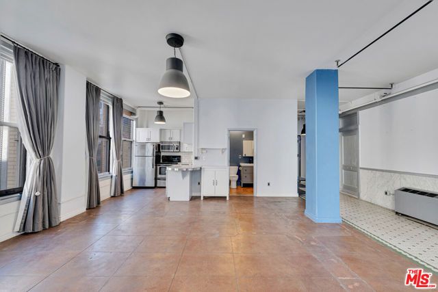 215 W 7th Street 811, Los Angeles, CA 90014