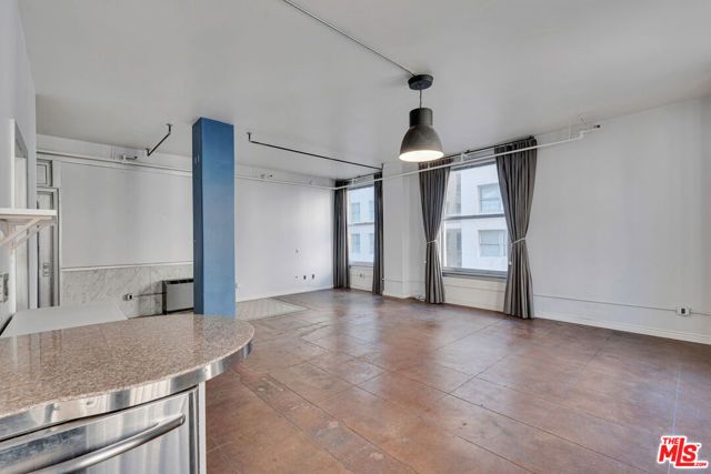 215 W 7th Street 811, Los Angeles, CA 90014