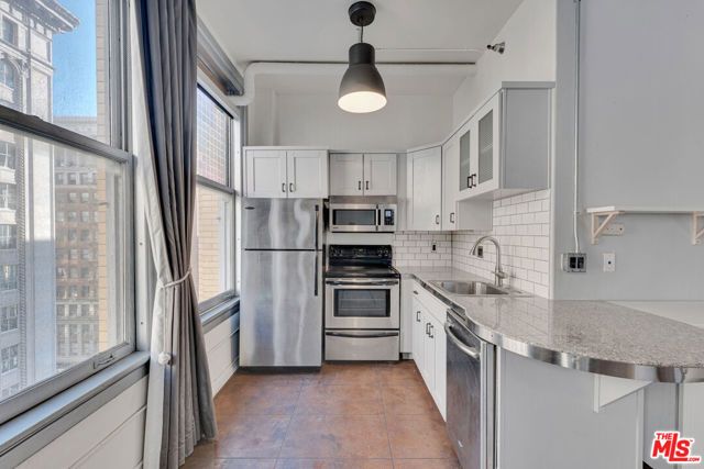215 W 7th Street 811, Los Angeles, CA 90014