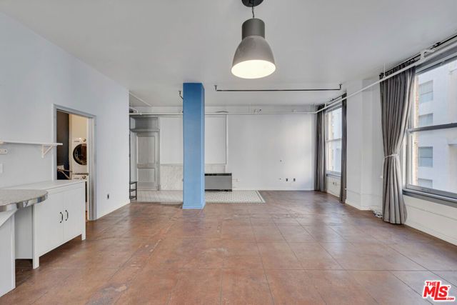 215 W 7th Street 811, Los Angeles, CA 90014